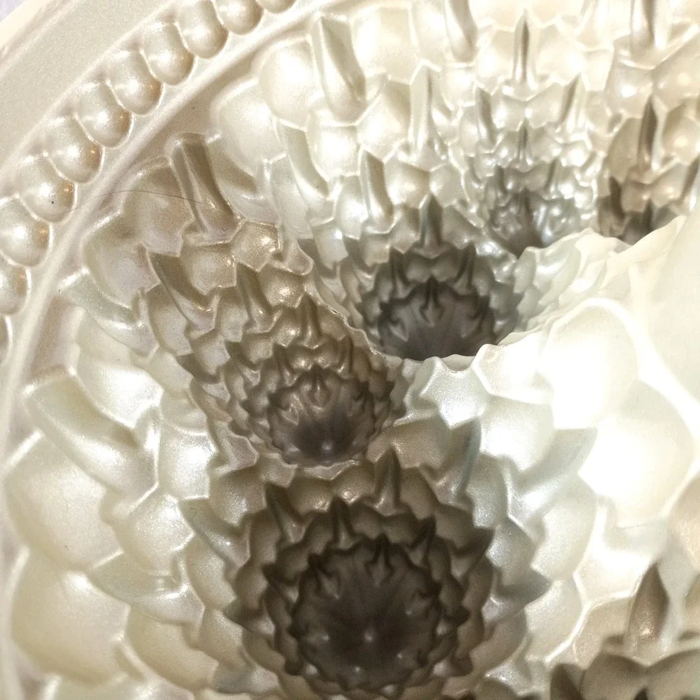 Nordic Ware‎ Cast Aluminum Pine Forest Holiday Tree Bundt Cake Pan 9 Cups